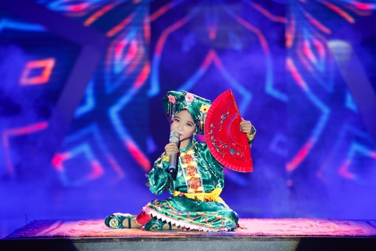 Mới đây,  cậu bé 9 tuổi Nguyễn Đức Vĩnh đã gây sốt khi tham gia và đăng quang Quán quân Vietnam's Got Talent 2015.